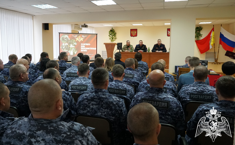 В Воронеже наградили отличившихся сотрудников и работников подразделений вневедомственной охраны в профессиональный праздник  