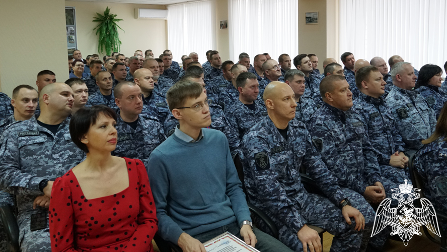 В Воронеже наградили отличившихся сотрудников и работников подразделений вневедомственной охраны в профессиональный праздник  