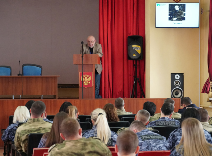 В РЕГИОНАЛЬНОМ УПРАВЛЕНИИ РОСГВАРДИИ СОСТОЯЛСЯ КРУГЛЫЙ СТОЛ С ДОКТОРОМ ИСТОРИЧЕСКИХ НАУК