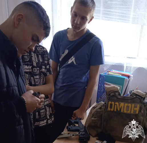 ОФИЦЕРЫ РОСГВАРДИИ ПРОВЕЛИ УРОК БЕЗОПАСНОСТИ ДЛЯ СТУДЕНТОВ ВОРОНЕЖСКОЙ ОБЛАСТИ