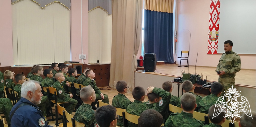 Специалисты подразделений связи Росгвардии провели урок безопасности для воспитанников кадетского корпуса в Воронеже