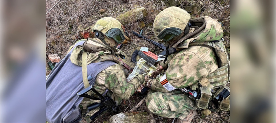 РОСГВАРДЕЙЦЫ В ДНР СОВМЕСТНО С СОТРУДНИКАМИ ВОЕННОЙ КОНТРАЗВЕДКИ ОБНАРУЖИЛИ ТАЙНИК С ОПАСНЫМИ НАХОДКАМИ