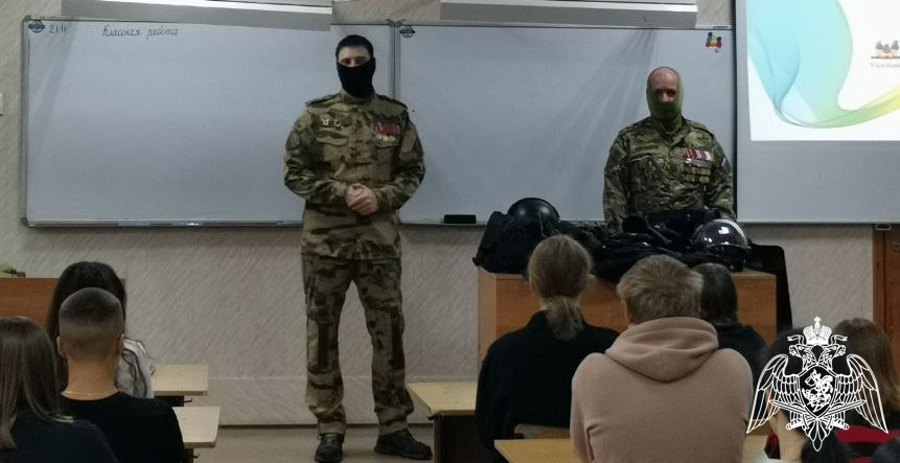 Росгвардейцы в Воронеже провели для старшеклассников профориентационные мероприятия 