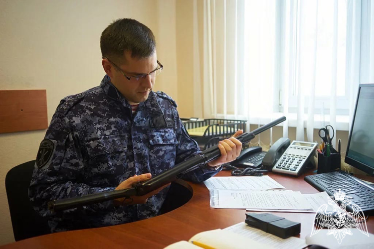 БОЛЕЕ 20 ЕДИНИЦ ОРУЖИЯ ИЗЪЯЛИ СОТРУДНИКИ РОСГВАРДИИ В ВОРОНЕЖСКОЙ ОБЛАСТИ В СВЯЗИ С НАРУШЕНИЕМ ЗАКОНОДАТЕЛЬСТВА