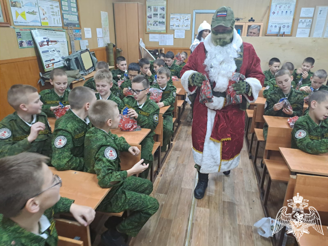 В Воронеже продолжается Всероссийская акция Росгвардии «Дед Мороз специального назначения» 