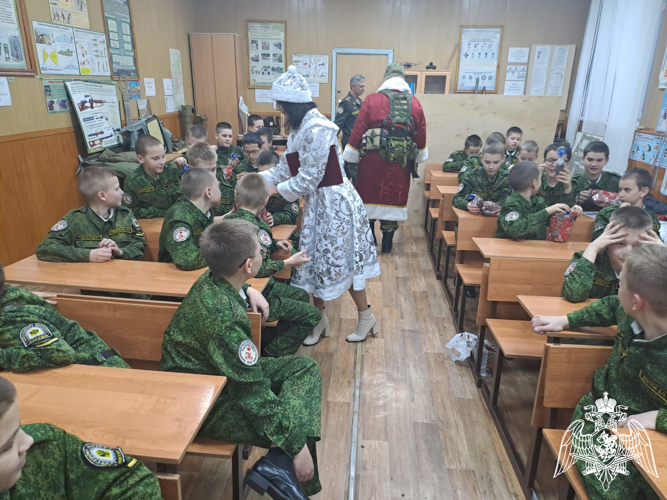В Воронеже продолжается Всероссийская акция Росгвардии «Дед Мороз специального назначения» 