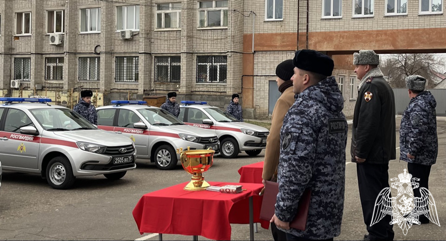 СОТРУДНИКАМ ВНЕВЕДОМСТВЕННОЙ ОХРАНЫ РОСГВАРДИИ ВРУЧИЛИ КЛЮЧИ ОТ 14 НОВЫХ СЛУЖЕБНЫХ АВТОМОБИЛЕЙ В ВОРОНЕЖЕ