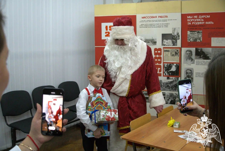 В Воронеже прошел новогодний утренник для детей сотрудников и военнослужащих Росгвардии