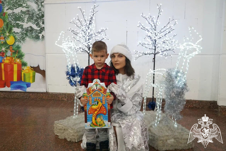 В Воронеже прошел новогодний утренник для детей сотрудников и военнослужащих Росгвардии