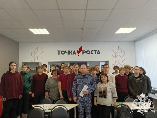 В Воронежской области сотрудники Росгвардии рассказали школьникам о преимуществах военных институтов