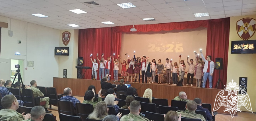 В Воронеже состоялся новогодний концерт для военнослужащих и сотрудников Росгвардии
