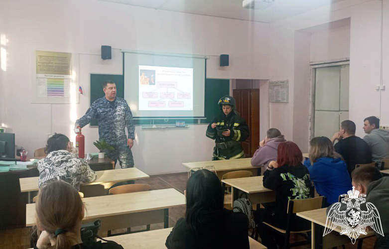 Урок пожарной безопасности провели росгвардейцы для подрастающего поколения  Воронежской области