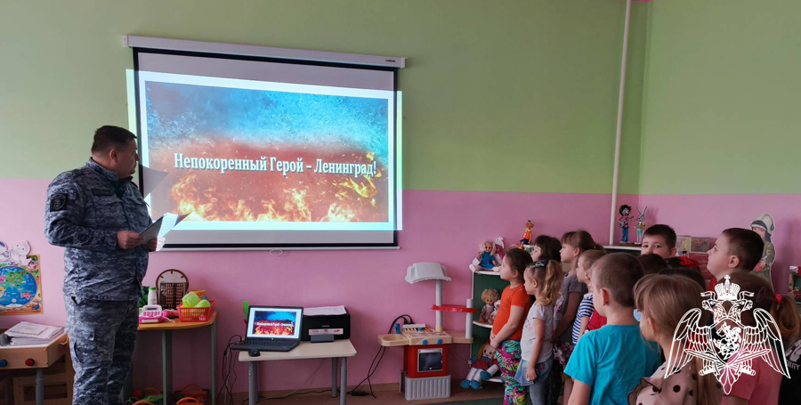 В Новохоперском районе сотрудники Росгвардии провели урок мужества, посвященный Дню полного освобождения Ленинграда