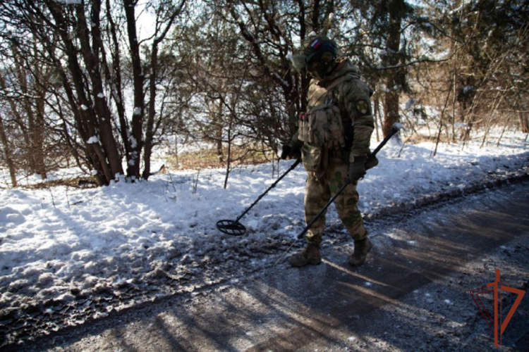 ИНЖЕНЕРЫ РОСГВАРДИИ ПРОЯВЛЯЮТ МУЖЕСТВО НА ПОЛЯХ СВО И ПОМОГАЮТ ГРАЖДАНАМ ВОЗВРАЩАТЬСЯ К МИРНОЙ ЖИЗНИ НА ОСВОБОЖДЕННЫХ ТЕРРИТОРИЯХ