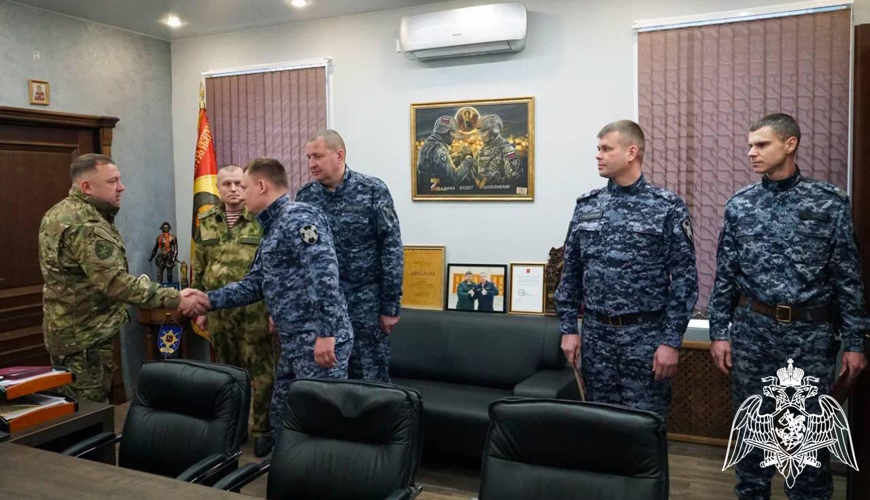 НАЧАЛЬНИК УПРАВЛЕНИЯ РОСГВАРДИИ ПО ВОРОНЕЖСКОЙ ОБЛАСТИ ПООЩРИЛ СОТРУДНИКОВ ВНЕВЕДОМСТВЕННОЙ ОХРАНЫ, ОТЛИЧИВШИХСЯ В ХОДЕ ВЫПОЛНЕНИЯ СЛУЖЕБНЫХ ОБЯЗАННОСТЕЙ