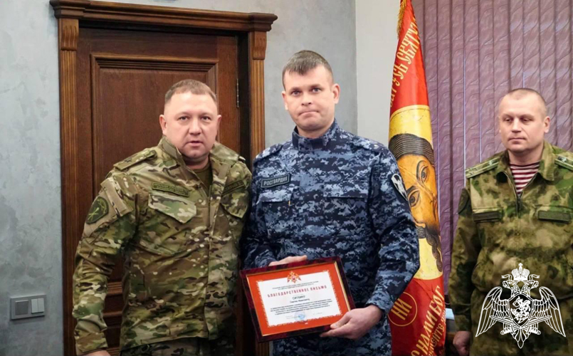 НАЧАЛЬНИК УПРАВЛЕНИЯ РОСГВАРДИИ ПО ВОРОНЕЖСКОЙ ОБЛАСТИ ПООЩРИЛ СОТРУДНИКОВ ВНЕВЕДОМСТВЕННОЙ ОХРАНЫ, ОТЛИЧИВШИХСЯ В ХОДЕ ВЫПОЛНЕНИЯ СЛУЖЕБНЫХ ОБЯЗАННОСТЕЙ