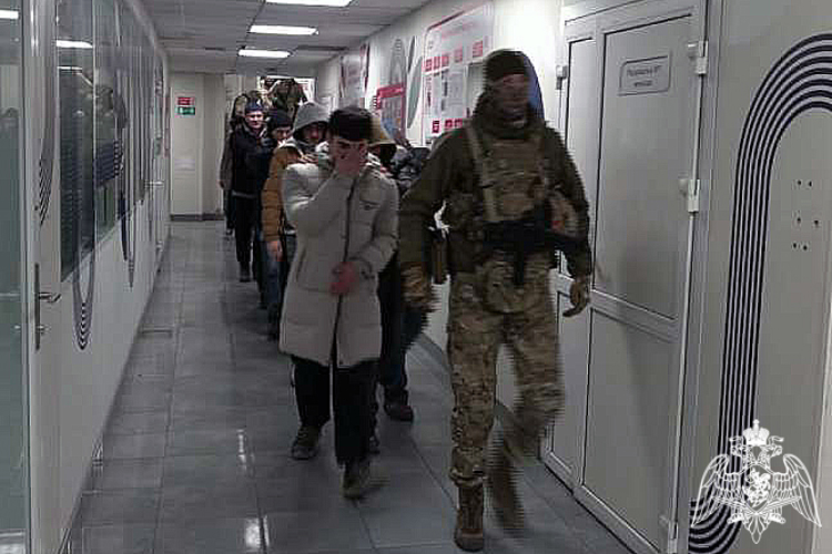 ПРИ СИЛОВОЙ ПОДДЕРЖКЕ СПЕЦНАЗА РОСГВАРДИИ УСТРАНЕНЫ НАРУШЕНИЯ МИГРАЦИОННОГО ЗАКОНОДАТЕЛЬСТВА