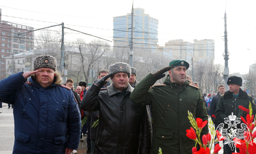 Отдать дань памяти погибшим в военных конфликтах за пределами Отечества прибыли представители территориального Управления Росгвардии