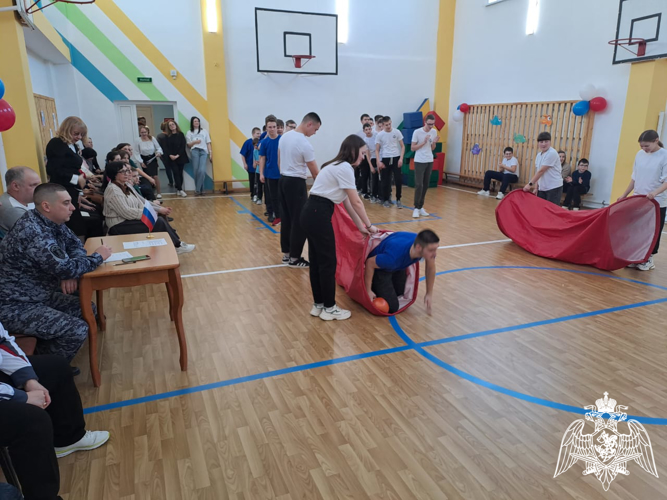 Представители Росгвардии приняли участие в судействе спортивно-патриотического конкурса в Павловском районе Воронежской области  