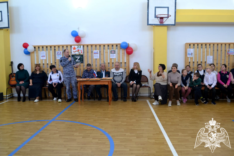 Представители Росгвардии приняли участие в судействе спортивно-патриотического конкурса в Павловском районе Воронежской области  