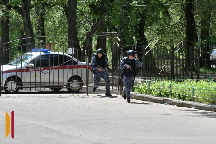 СОТРУДНИКИ РОСГВАРДИИ ПРИНЯЛИ УЧАСТИЕ В УЧЕНИЯХ ПО АНТИТЕРРОРИСТИЧЕСКОЙ ЗАЩИЩЕННОСТИ ОБЪЕКТОВ ОБРАЗОВАНИЯ В ВОРОНЕЖЕ