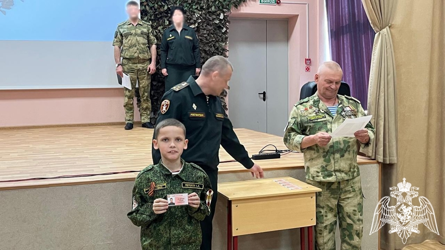В Михайловском кадетском корпусе прошла торжественная церемония посвящения пятиклассников в юные росгвардейцы