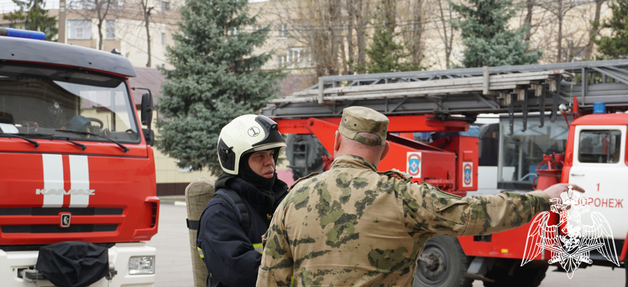 В Воронеже Росгвардия и МЧС провели совместную пожарно-тактическую тренировку