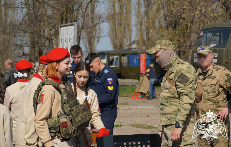 В Воронеже росгвардейцы поддержали ежегодную патриотическую акцию « День призывника»  для молодежи допризывного возраста 