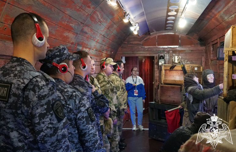 Сотрудники и военнослужащие Росгвардии посетили «Поезд Победы» в Воронеже