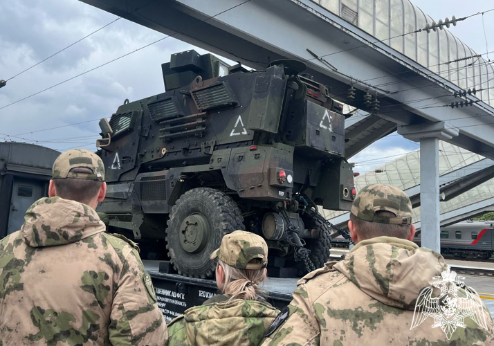 Росгвардия обеспечила в Воронеже безопасность уникального поезда-музея в честь Великой Победы