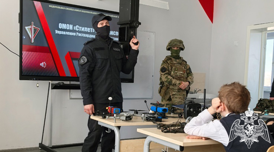 В ВОРОНЕЖСКОЙ ОБЛАСТИ В РАМКАХ ГОДА ЗАЩИТНИКА ОТЕЧЕСТВА ОФИЦЕРЫ РОСГВАРДИИ РАССКАЗАЛИ О ВЕДОМСТВЕННЫХ ВУЗАХ 