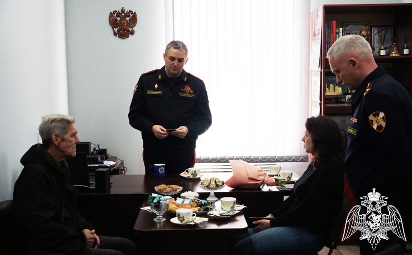 ОРДЕН МУЖЕСТВА ПЕРЕДАЛИ РОДСТВЕННИКАМ ПОГИБШЕГО РОСГВАРДЕЙЦА В ВОРОНЕЖЕ