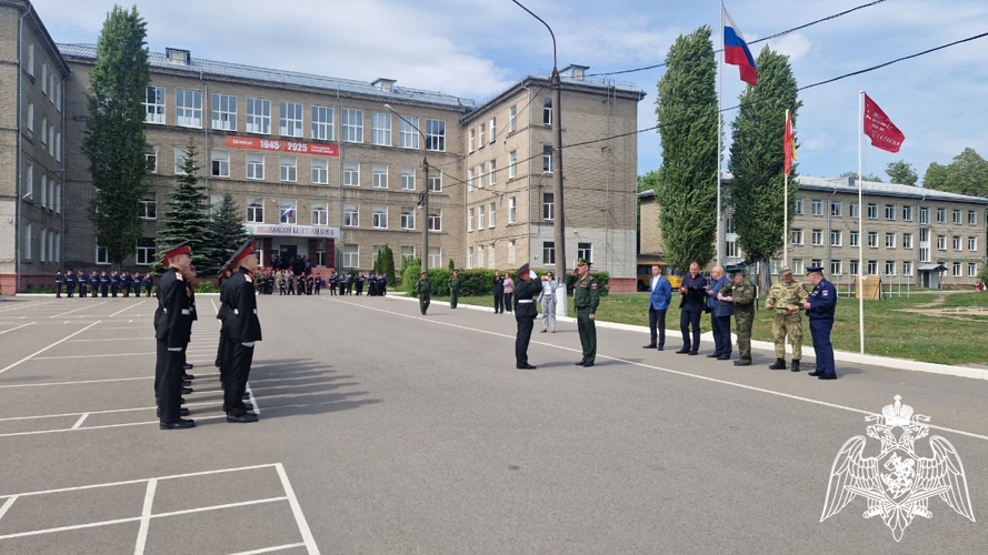 Офицер Росгвардии выступил в судейской коллегии смотра-конкурса строя и песни среди кадетских образовательных организаций Воронежской области 