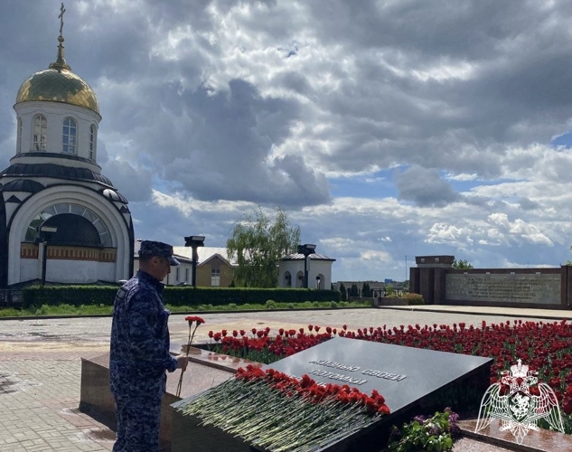 Сотрудники Росгвардии посетили мемориальный комплекс «Чижовский плацдарм»
