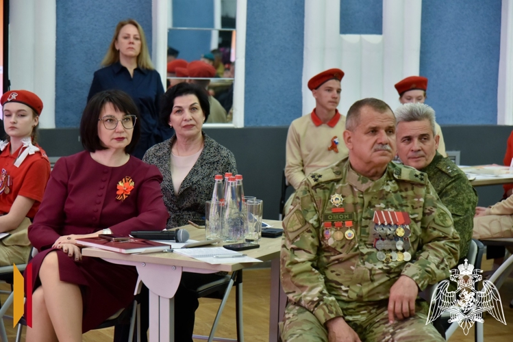 Ветеран Росгвардии Александр Воронцов встретился с участниками военно-патриотических клубов