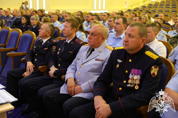 Начальник Управления вневедомственной охраны Росгвардии по Воронежской области присутствовал на выпуске слушателей факультета заочного обучения в Воронежском институте МВД России