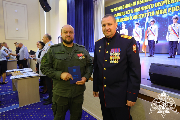Начальник Управления вневедомственной охраны Росгвардии по Воронежской области присутствовал на выпуске слушателей факультета заочного обучения в Воронежском институте МВД России