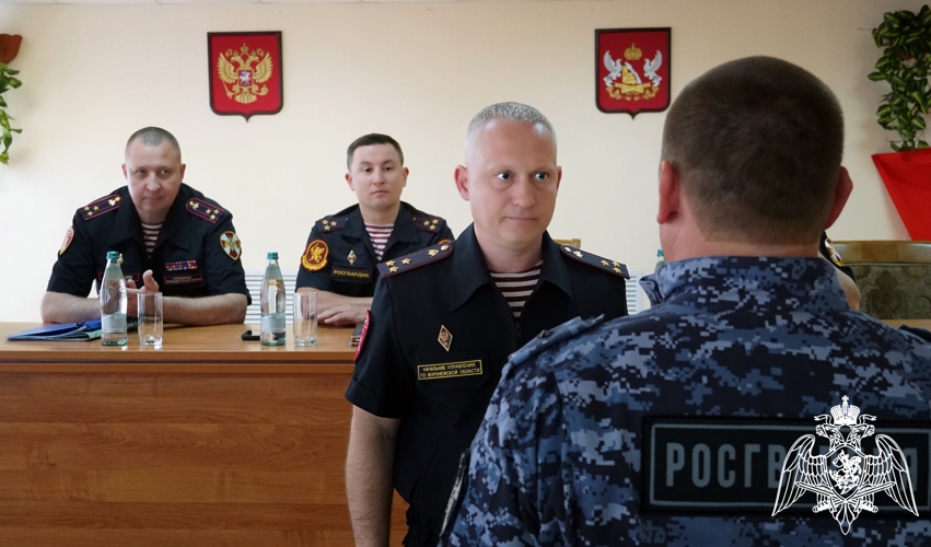 В Воронеже росгвардейцев наградили за добросовестное несение службы