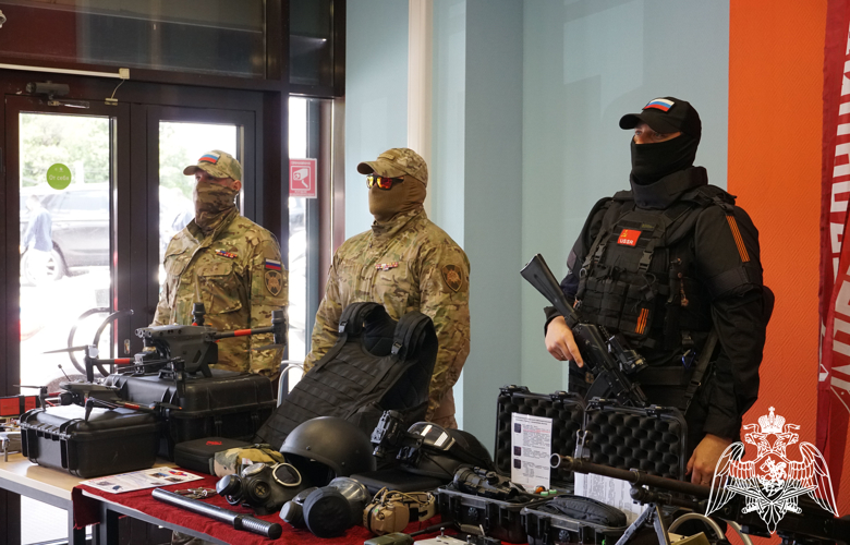 Офицеры Росгвардии в Воронеже приняли участие в ярмарке вакансий 