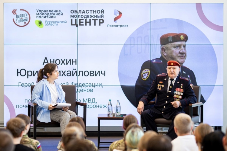 В рамках проекта «Диалоги с Героями» состоялась встреча с Героем Российской Федерации, ветераном СОБР Юрием Анохиным