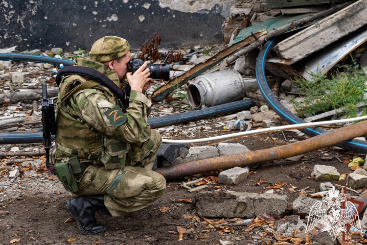 ВОЕННЫЕ ФОТОКОРРЕСПОНДЕНТЫ РОСГВАРДИИ ОТМЕЧАЮТ ПРОФЕССИОНАЛЬНЫЙ ПРАЗДНИК