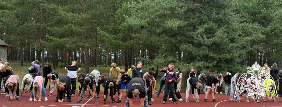 Сотрудники Росгвардии провели утреннюю физическую зарядку в лагере в рамках акции «Каникулы с Росгвардией»