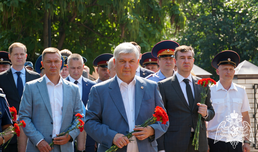 В Воронеже начальник Управления Росгвардии почтил память российских воинов, погибших в Первой мировой войне