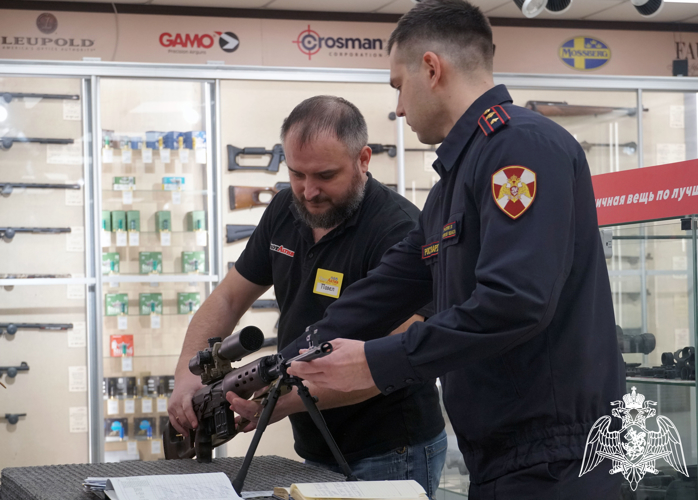 ОФИЦЕРЫ РОСГВАРДИИ В ВОРОНЕЖСКОЙ ОБЛАСТИ ЗА ПРОШЕДШУЮ НЕДЕЛЮ ПРОВЕРИЛИ СВЫШЕ 230 ВЛАДЕЛЬЦЕВ ГРАЖДАНСКОГО ОРУЖИЯ