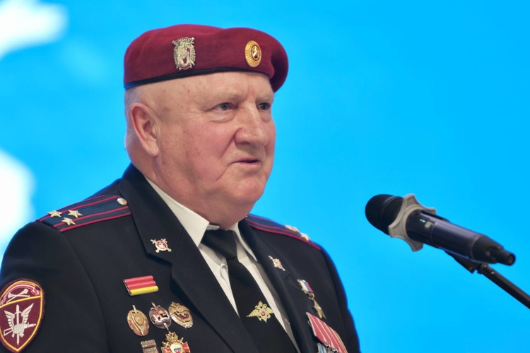 Герой России Юрий Анохин, почетный гражданин Воронежа, ветеран спецназа принял участие в большом педсовете 