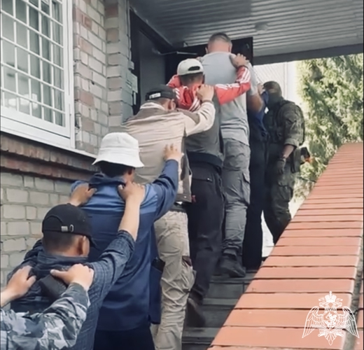 При содействии Росгвардии в Нижнедевицком районе Воронежской области проходят рейды по соблюдению миграционного законодательства