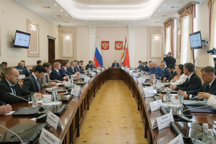 Губернатор Воронежской области провел встречу с участниками и наставниками программы профессиональной переподготовки «Государственное и муниципальное управление. Герои земли Воронежской»