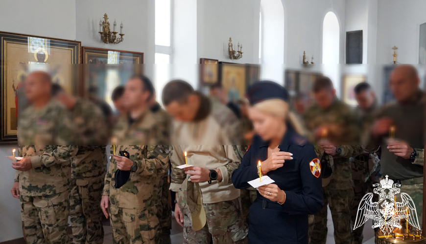 В канун Дня солидарности в борьбе с терроризмом в Воронеже руководство, сотрудники и военнослужащие Росгвардии приняли участие в поминальном богослужении