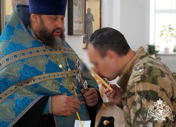 В канун Дня солидарности в борьбе с терроризмом в Воронеже руководство, сотрудники и военнослужащие Росгвардии приняли участие в поминальном богослужении