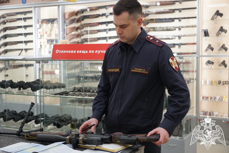 ОФИЦЕРЫ РОСГВАРДИИ В ВОРОНЕЖСКОЙ ОБЛАСТИ ЗА ПРОШЕДШУЮ НЕДЕЛЮ ПРОВЕРИЛИ СВЫШЕ 216 ВЛАДЕЛЬЦЕВ ГРАЖДАНСКОГО ОРУЖИЯ